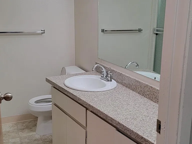 Royal Ambassador Apartments — Photo 30