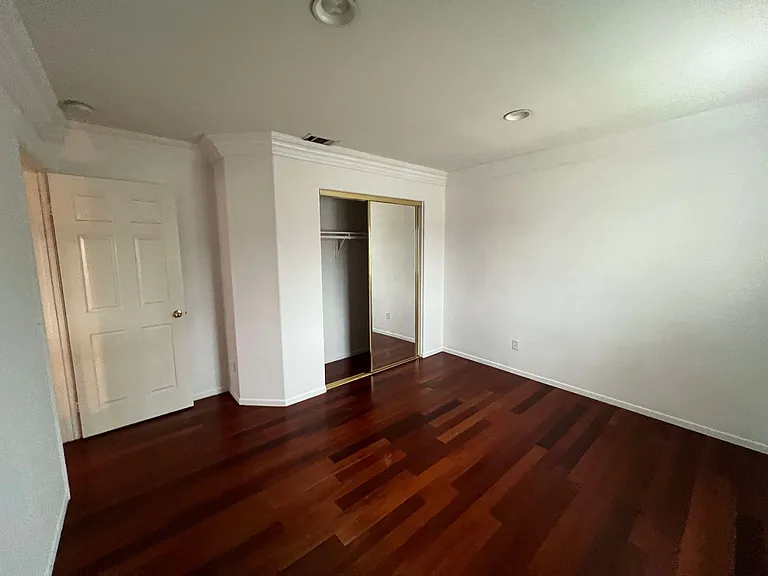 148 E Hazeltine St — Photo 13