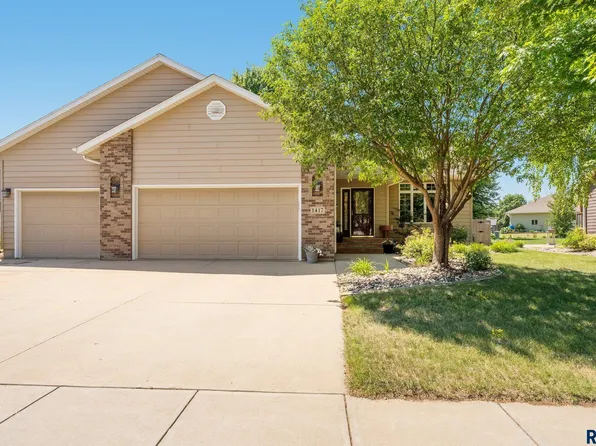 1417 S Fernwood Ave, Brandon, SD 57005