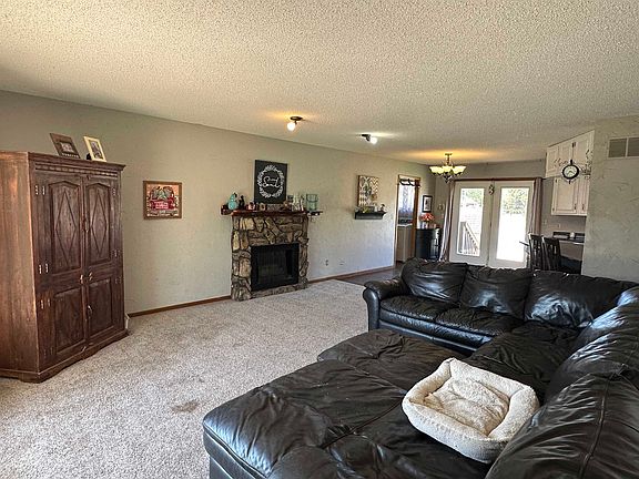 5th image of 2 Crown Cir