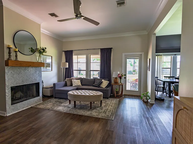 303 Spike Ln — Photo 3