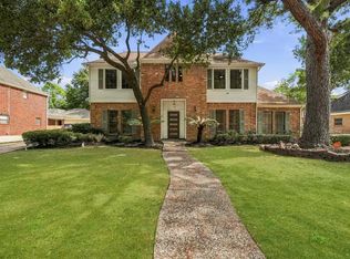 17518 Sandy Cliffs Dr, Houston, TX 77090