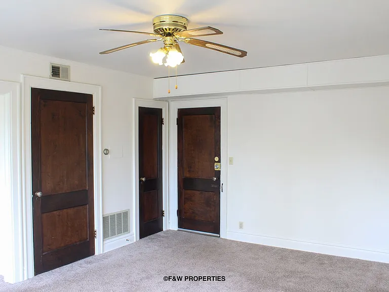 1560 E. Broad St. — Photo 36
