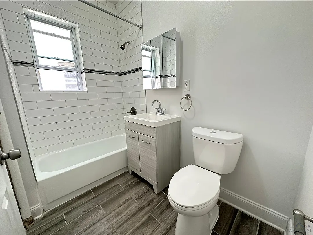 1 bed, $1,725 — Photo 2