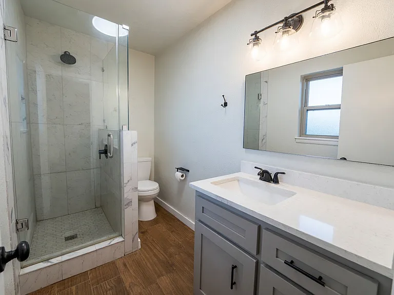 4715 Laura Dr — Photo 5
