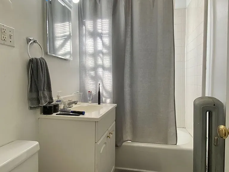 110 Warren St #18 — Photo 9
