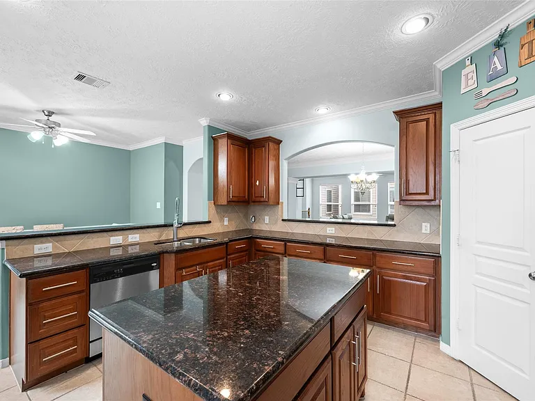 3410 Skyline Village Dr — Photo 22