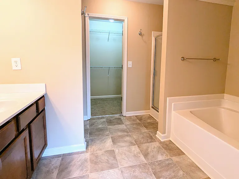 300 Knelston Oak Dr — Photo 13