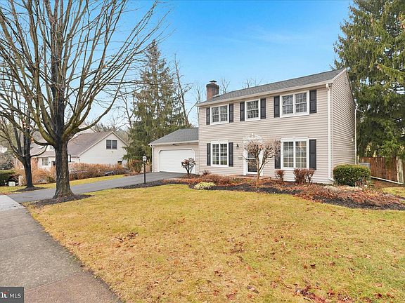 5th image of 723 Florence Cir