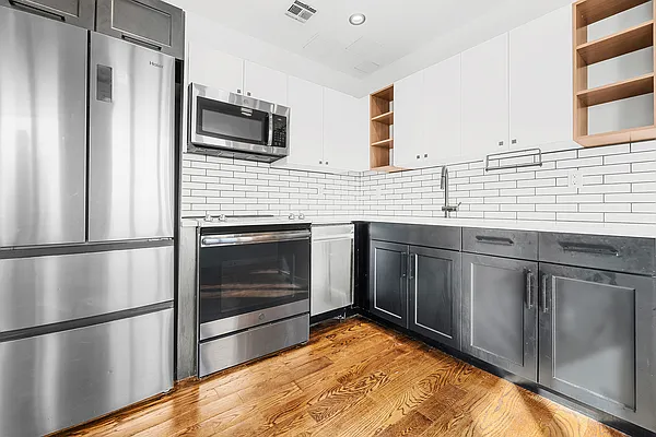 Rented by REAL New York | media 130