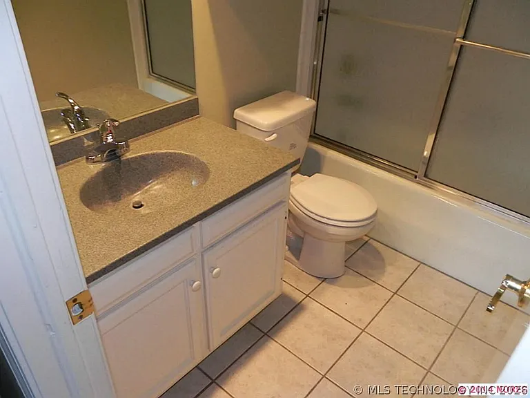 7834 S 72nd Ave E — Photo 10