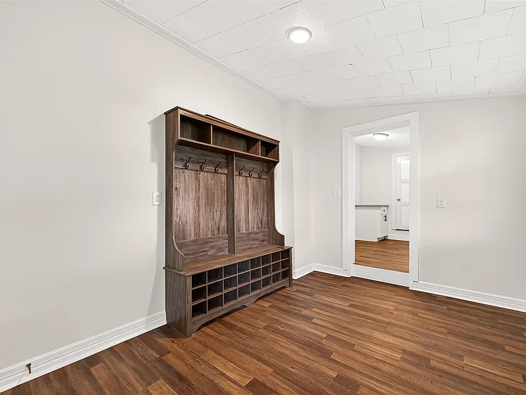 8111 Main St — Photo 23