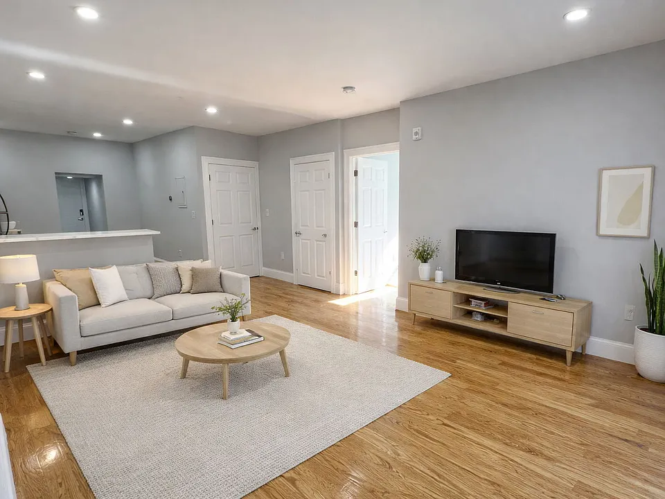 372 Oxford St #2