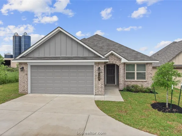 1104 Highgarden Dr, Navasota, TX 77868