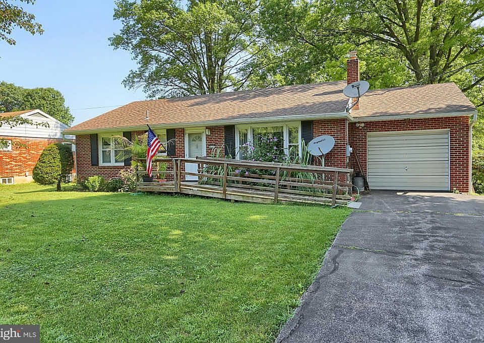 1st image of 533 Lincoln Dr