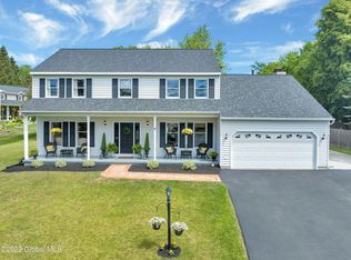 9 Edgewater Ct, Watervliet, NY 12189