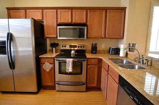 RP4T3001CA-kitchen-area