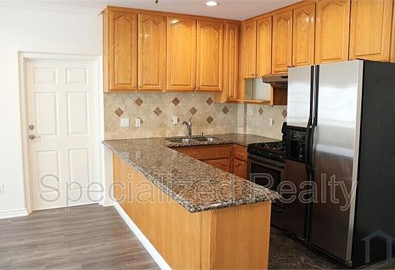 3rd image of 1827 Hill Dr