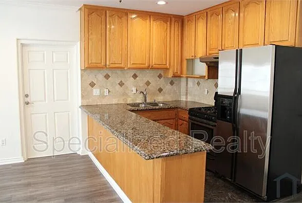 1827 Hill Dr — Photo 3