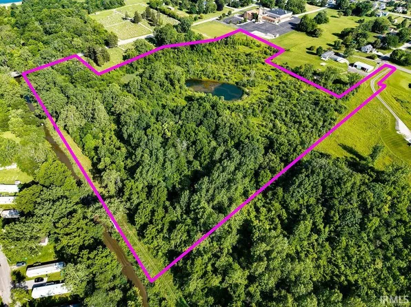 300 W Woodview Dr, Zanesville, IN 46799