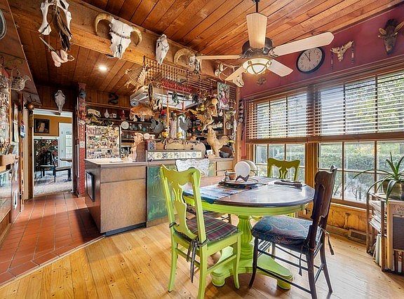5th image of 2738 Woodbine Ave