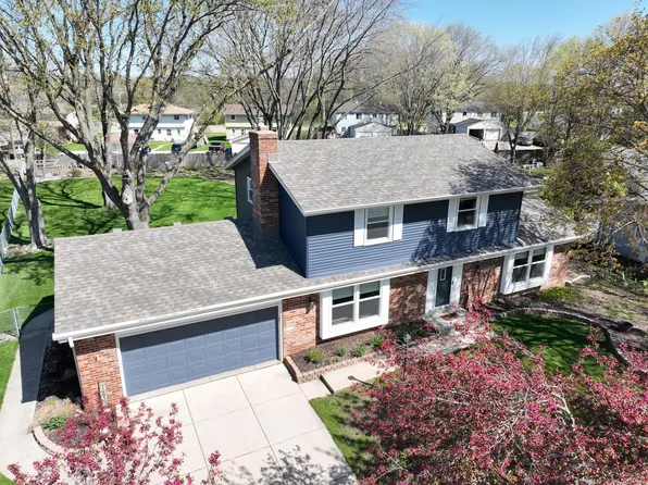 1266 Fox Point DRIVE, Waukesha, WI 53189