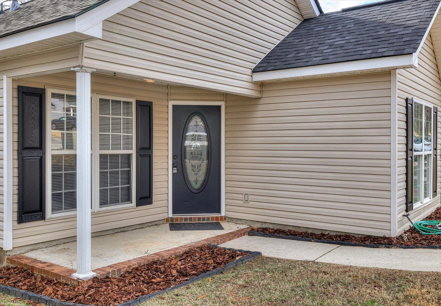 3 bed, 2.0 bath, 1308 sqft, $1,650 — Photo 4