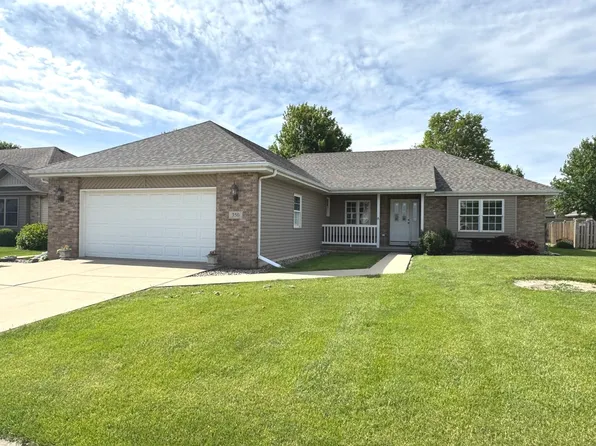 350 Centerpoint Dr N, Bourbonnais, IL 60914