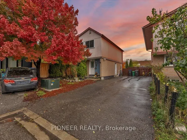 11 Great Oak Ct, Brampton, ON L6S 2J9