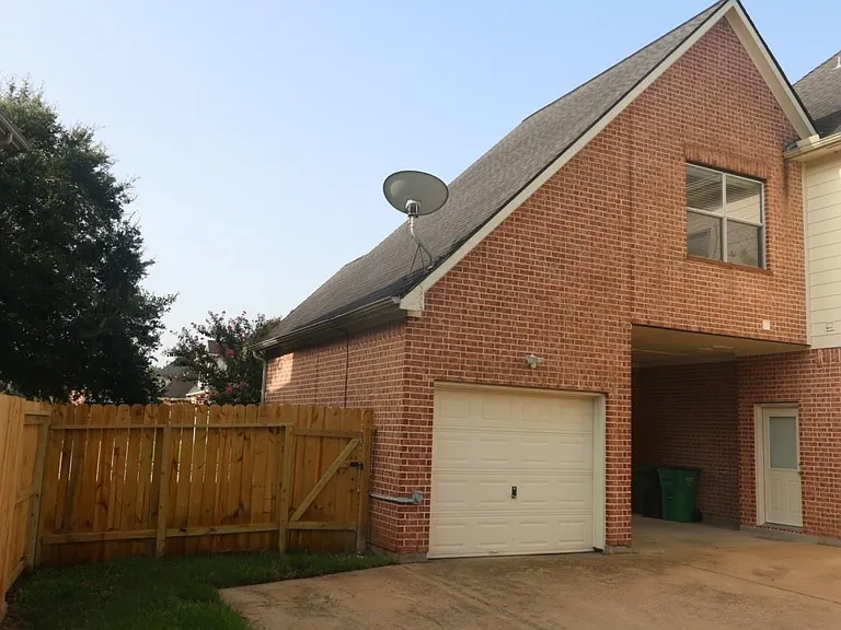 7102 Spring Run Ln — Photo 33