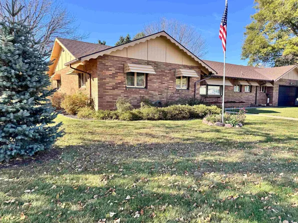 315 N 7th St, Lyons, NE 68038