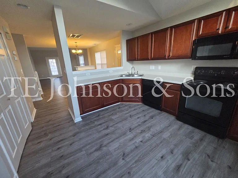 3351 Victoria Park Ln — Photo 5