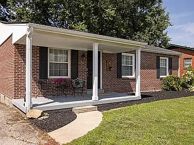 123 E Showalter Dr Photo 1