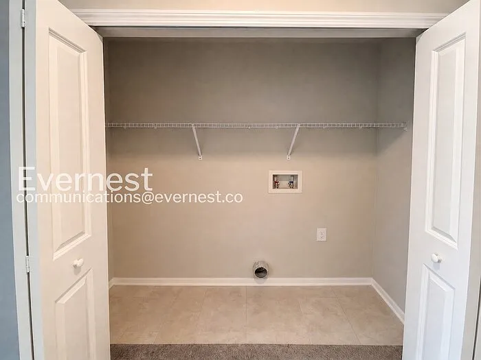 946 Royal Empress Dr — Photo 24