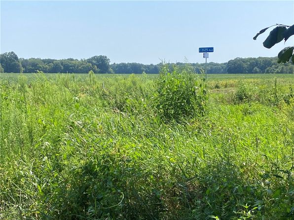 1800 East Rd, Cowden, IL 62422