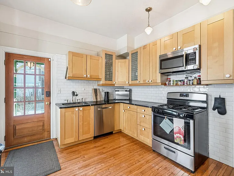 346 E Union St — Photo 17