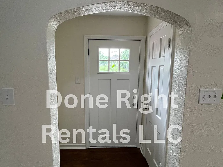 1507 Phelps Ave #1 — Photo 2