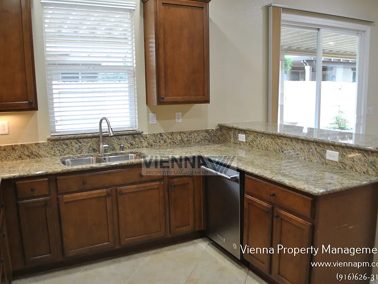 2101 Harpford Dr — Photo 10