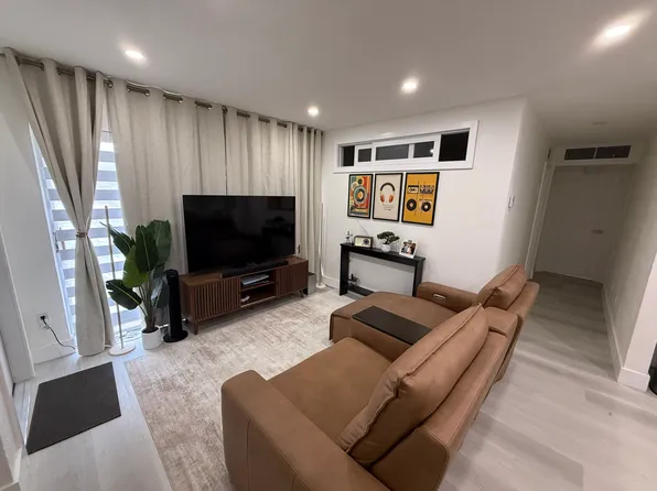 4330 NW 79th Ave APT 2B, Doral, FL 33166