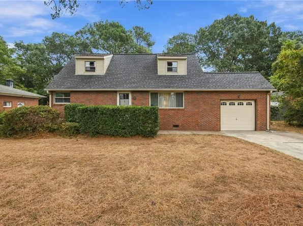 820 Deary Ln, Virginia Beach, VA 23451