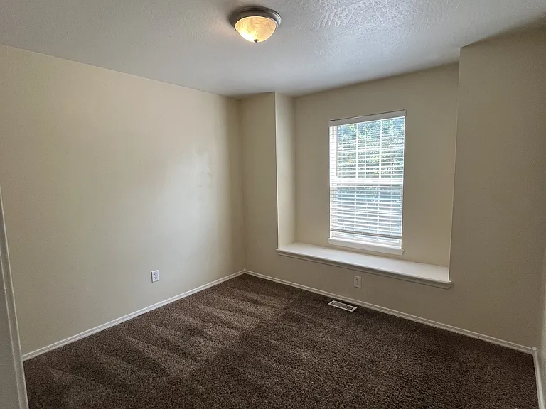 14320 Tara St — Photo 10