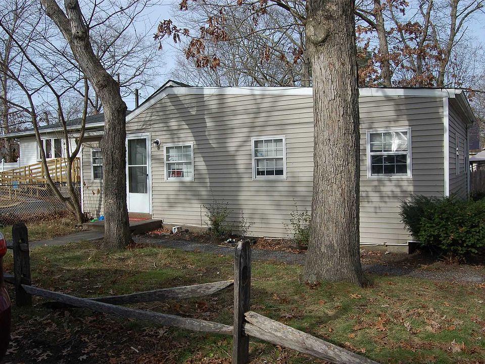 1st image of 153 Moriches Ave