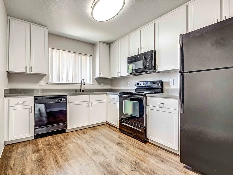 Terra House Apartments — Photo 2