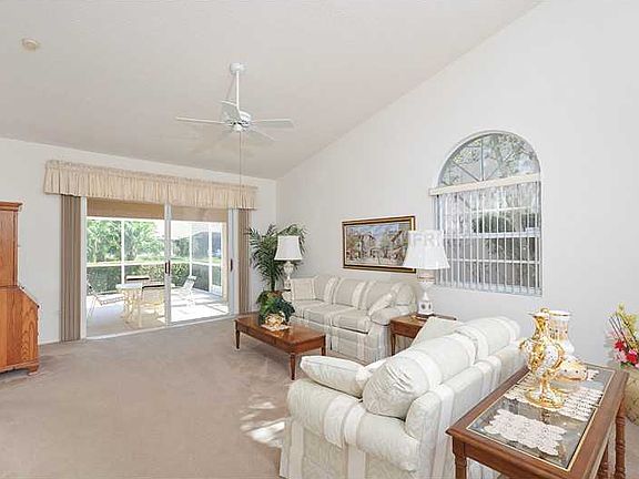 5th image of 3879 Darston St