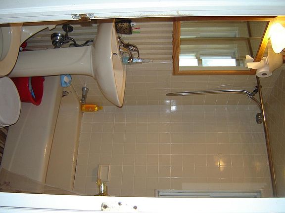 1st flr bathroom