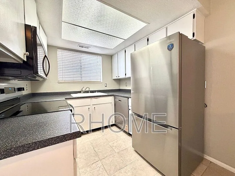 2 bed, 2.0 bath, 860 sqft, $1,249 — Photo 4