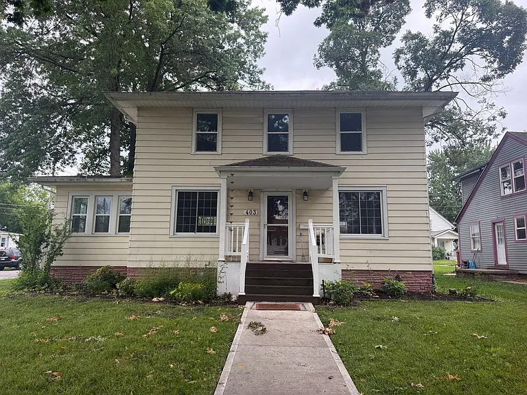 403 Englewood Ct — Photo 2