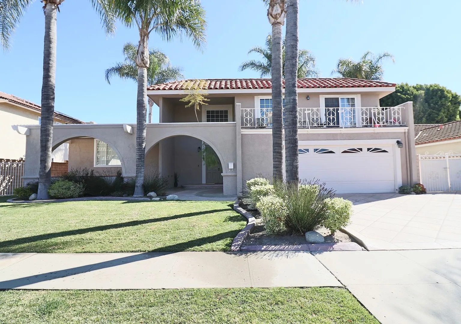 Live in Style in the Heart of Camarillo! — Photo 2