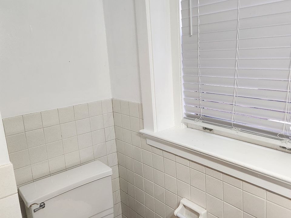 1st image of 230 E Orange St APT 2