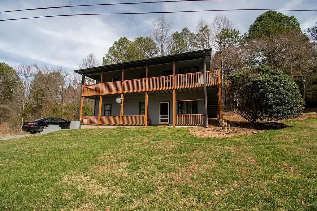 3 bed, $1,600 — Photo 1